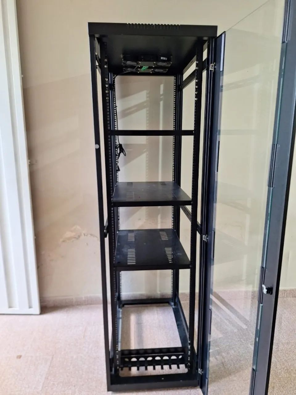 Rack Servidor 44U Piso 19? com Porta de Vidro, Bandejas e Ventilação - Foto 3