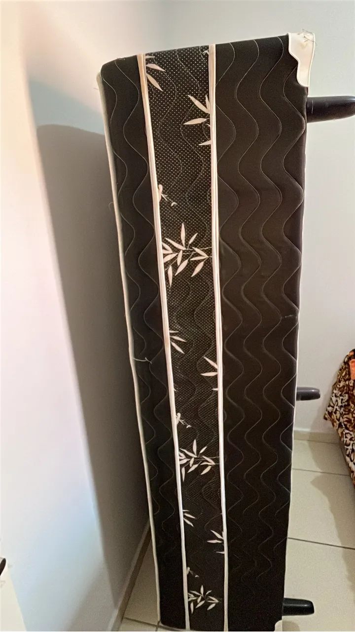 Vendo cama de solteiro nova,foi usada 4 veses só. - Foto 2