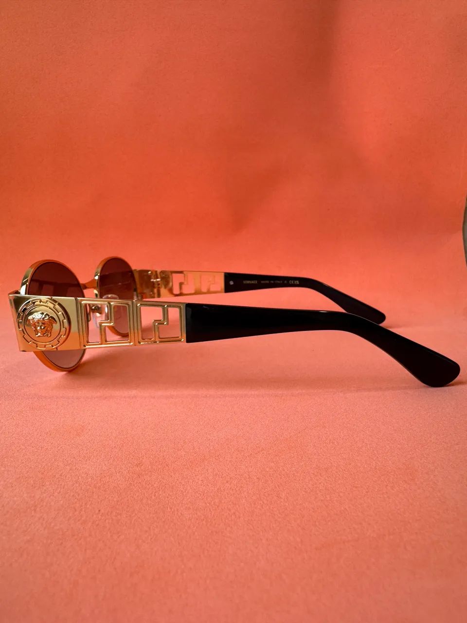 Óculos de sol dourado oval Versace Novo - Foto 4
