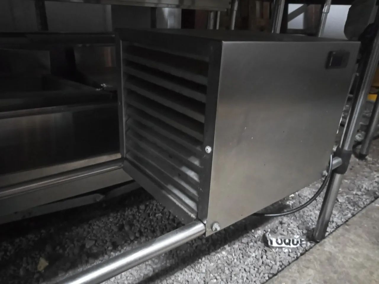 Condimentadora refrigerada para Gns, com motor 220v inox , com pé - Foto 5