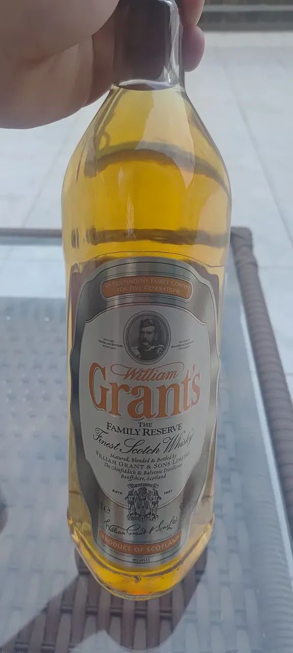 coleção de whiskys antigos.