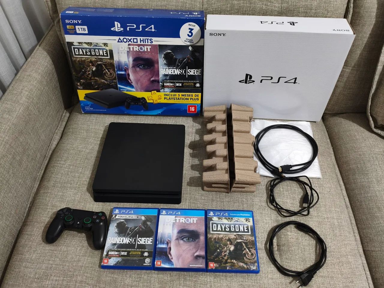 Vendo Ps4 Slim 1TB na caixa completo