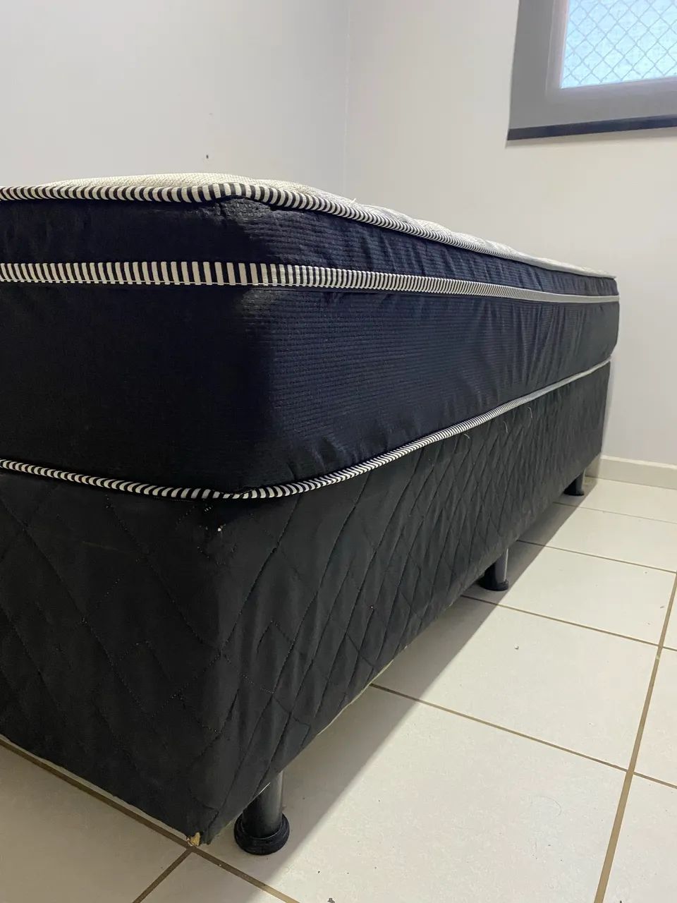 CAMA BOX SOLTEIRÃO EM BOM ESTADO DE CONSERVAÇÃO  - Foto 2