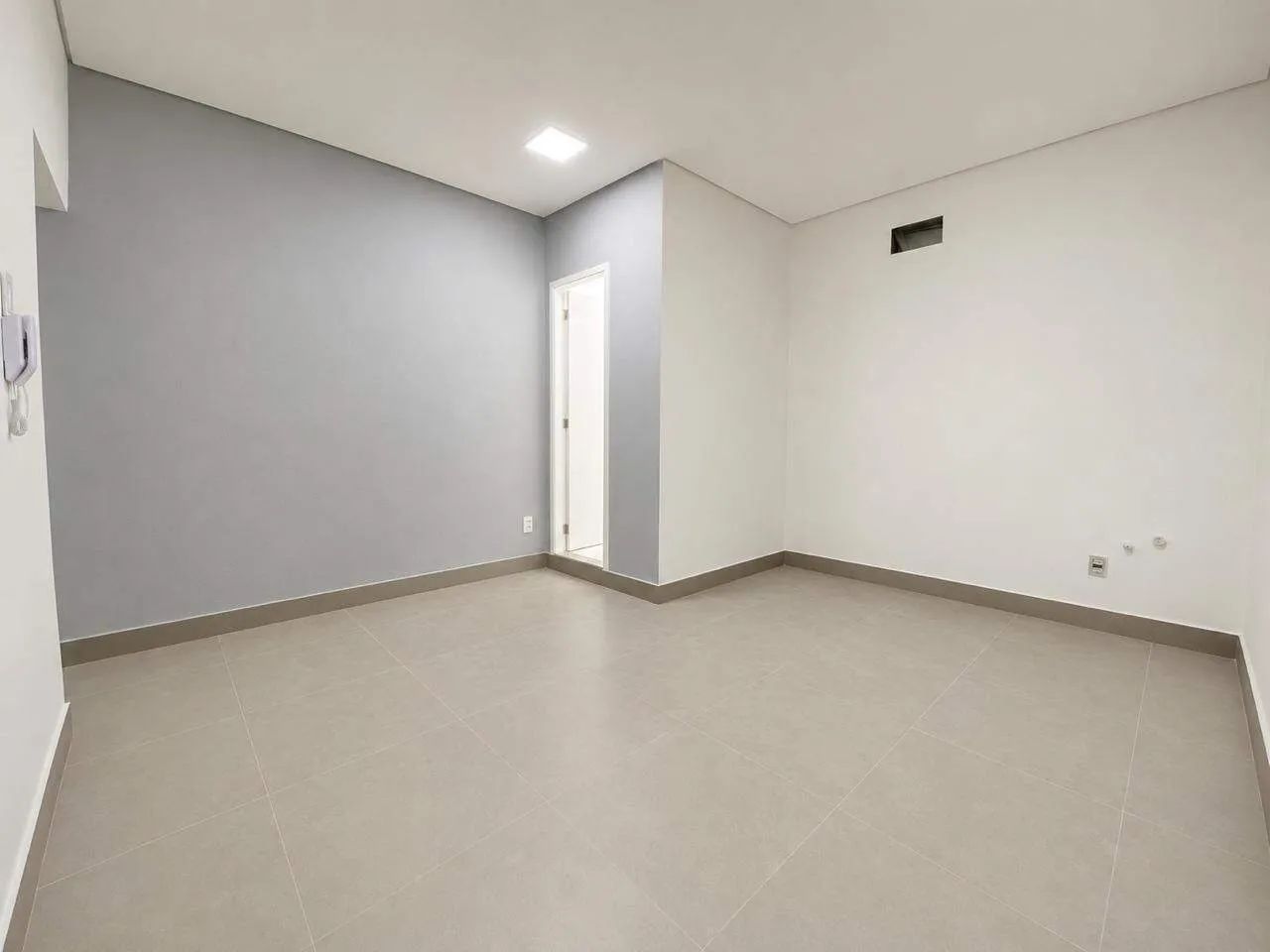 Sala Comercial em Prédio Novo no Coração do Barreiro de Baixo - Foto 2