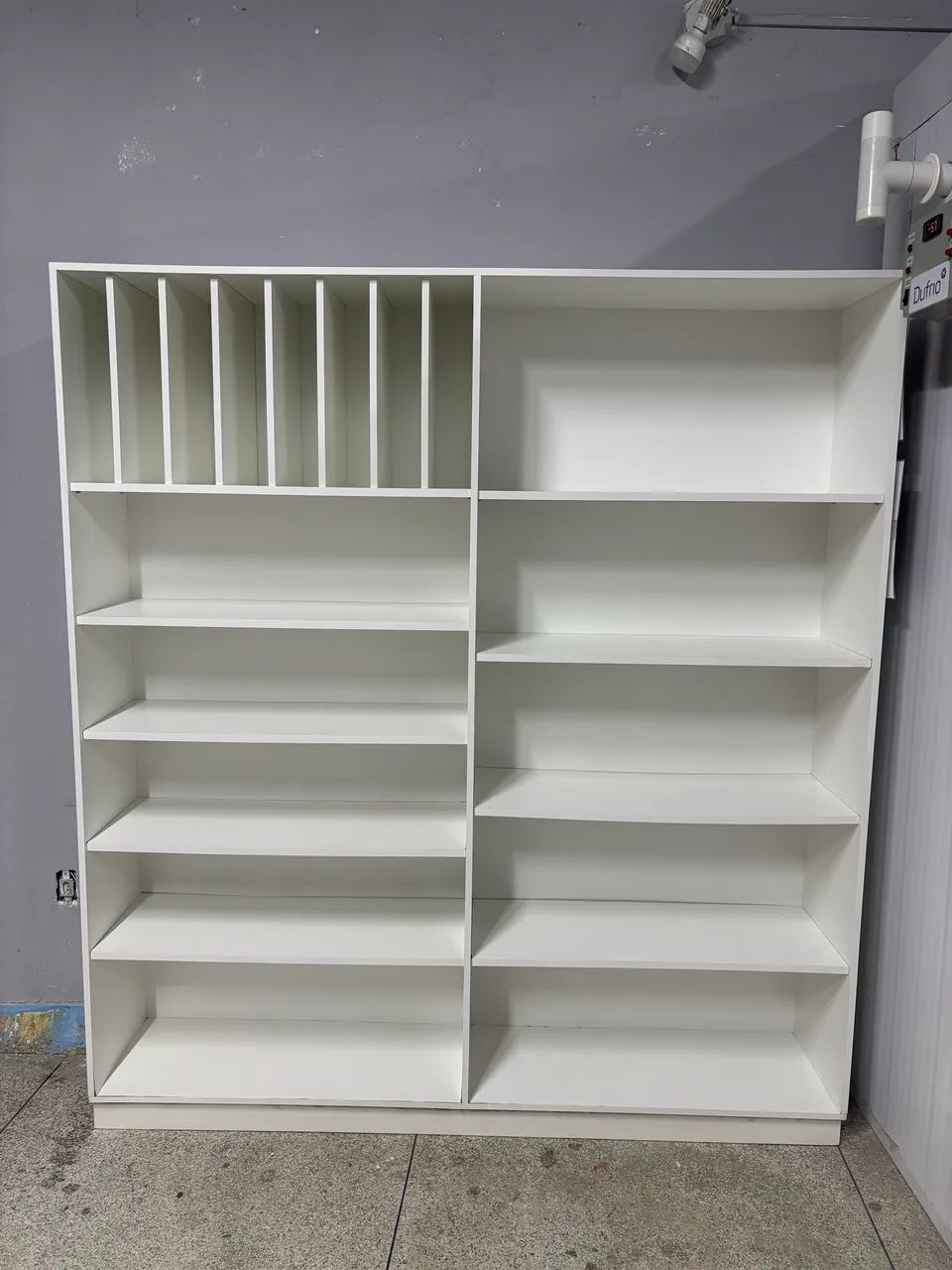 Prateleira de distribuidora 