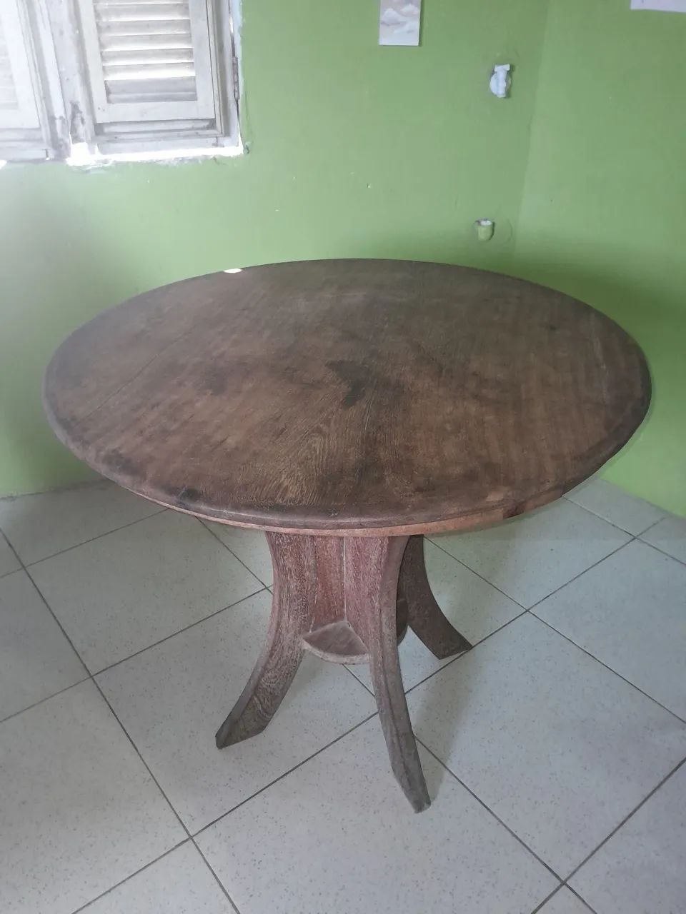 Mesa oval com duas cadeiras madeira antiga 