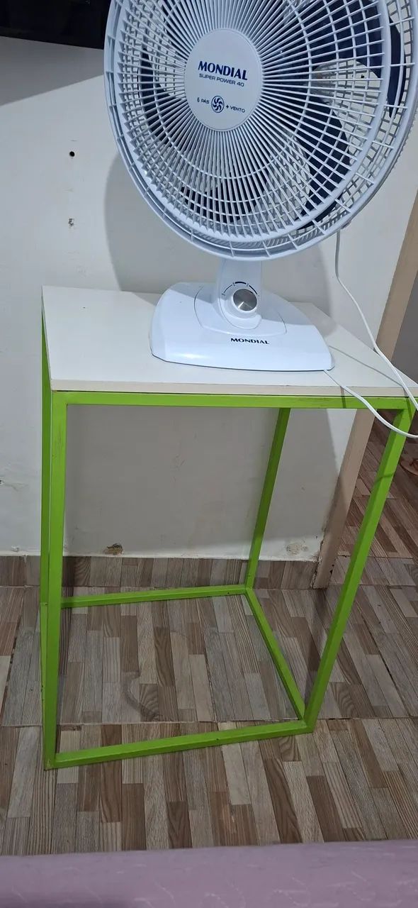 Mesa de apoio em metalon
