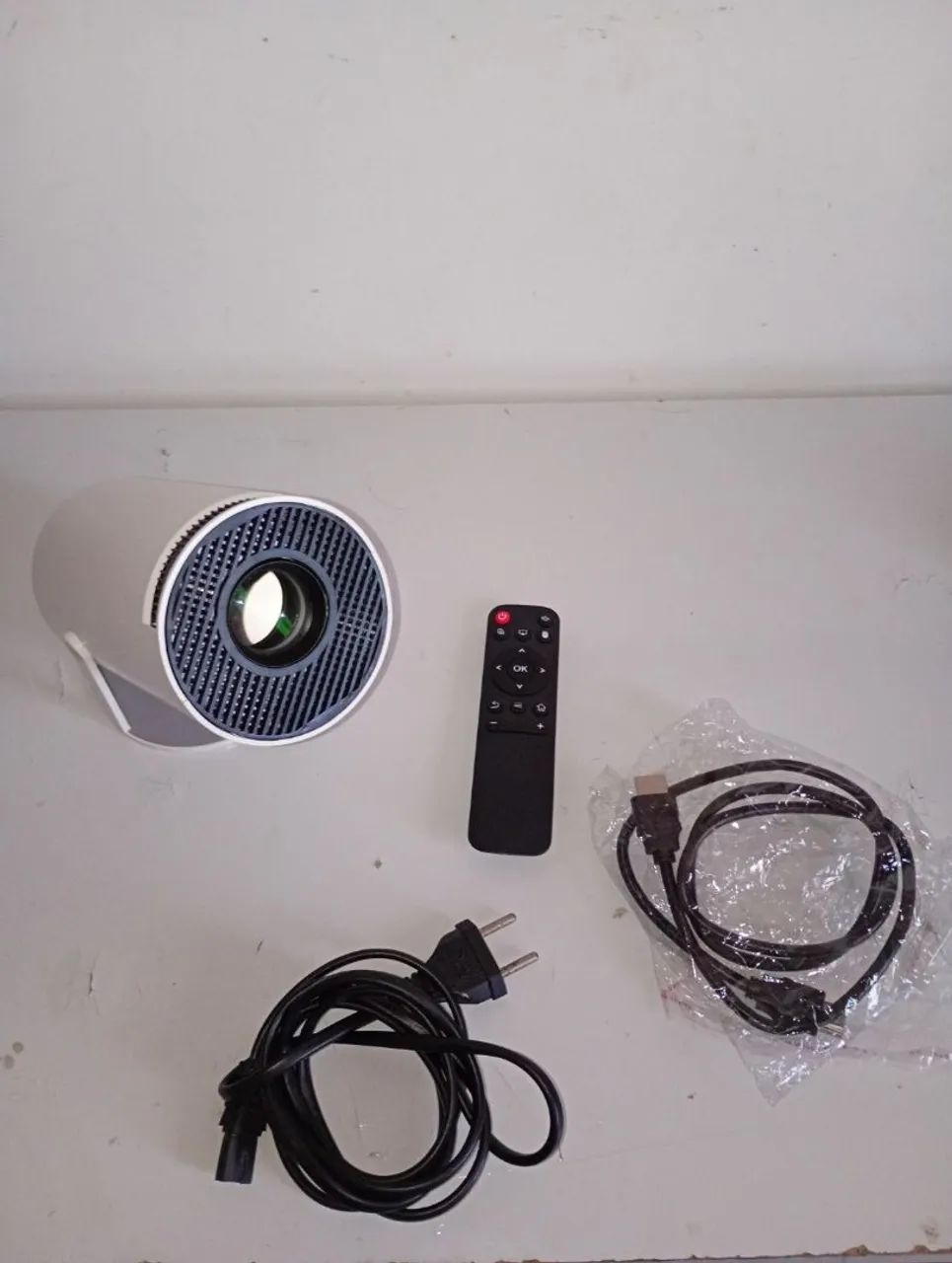 Projetor HY300 Smart Full HD Wi-Fi + Controle e Cabos | Cinema em Casa