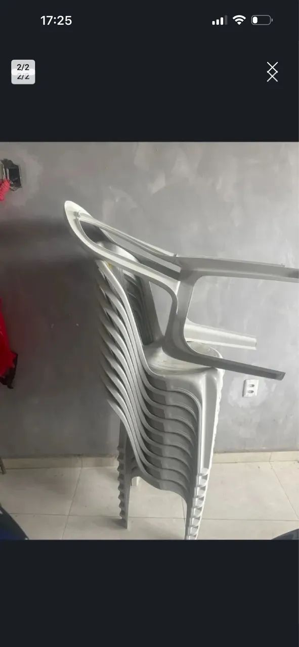 Cadeiras plásticas sem uso - Foto 2