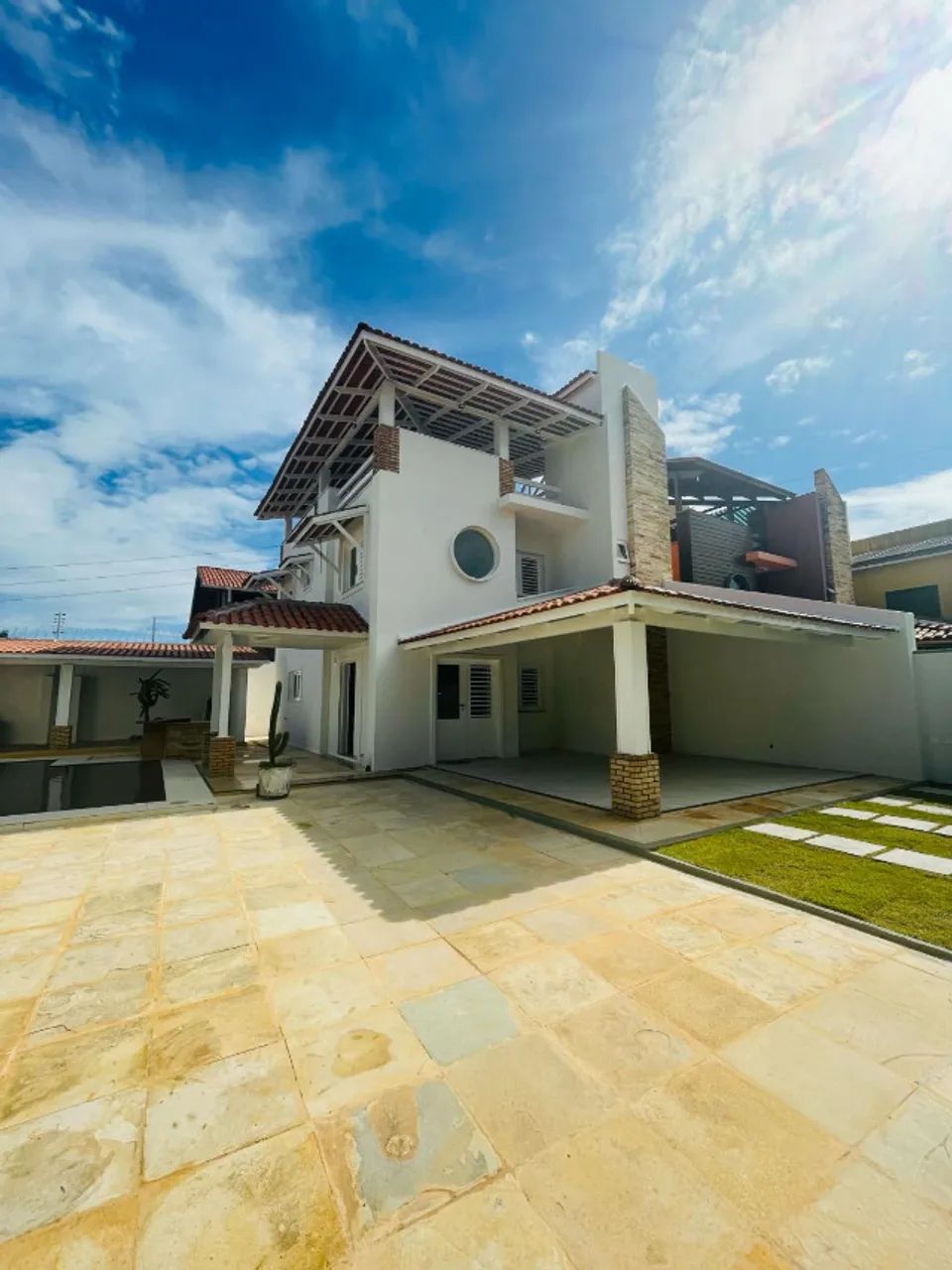 Casa tríplex com três suítes no Edson Queirós - 342m²