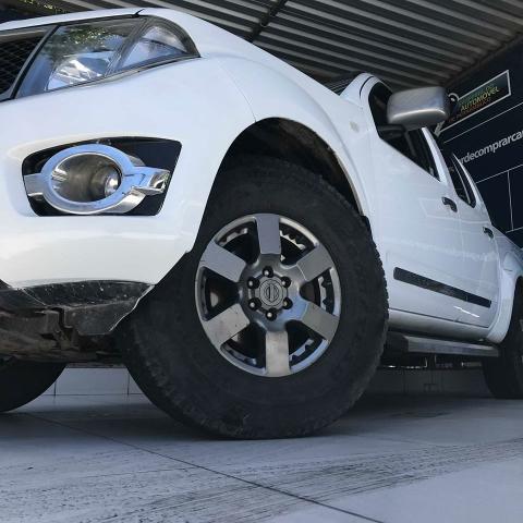 NISSAN FRONTIER 2013/2014 2.5 SV ATTACK 4X4 CD TURBO ELETRONIC DIESEL 4P MANUAL - Foto 3