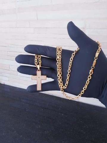 Corrente e pingente Cruz banhado a ouro 18k