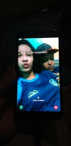 Celular Galaxy j4 32 gb com um leve arranhão - Foto 3