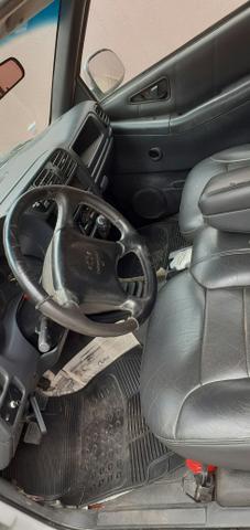 Vendo s10 á diesel 4x4 tudo ok documento em dias 4 pneus novos - Foto 2