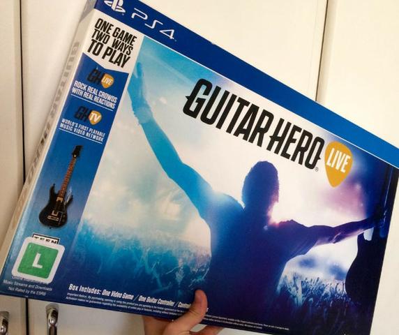 Vendo ou Troco - Bundle Guitar Hero Live PS4 Novíssimo