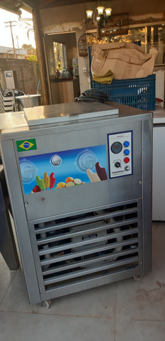Produtora de picolé Central, 300 por hora