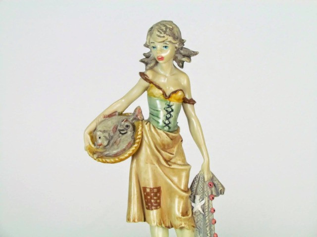 Estatueta resina figura feminina - Foto 4