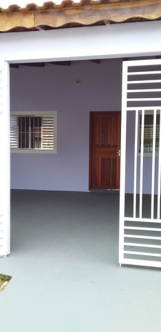 Aluga-se casa com três dormitórios sendo uma suíte no bairro Eden Sorocaba