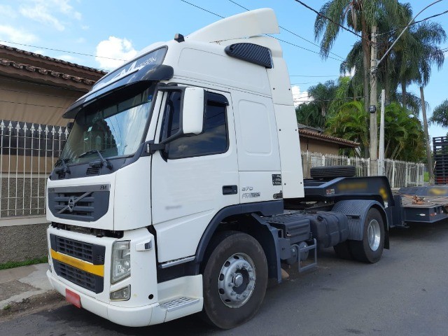VOLVO FM 370 SE BRANCO 2015