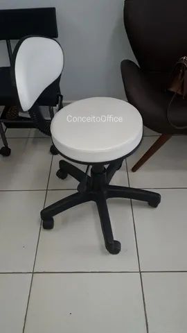 Cadeira Mocho giratória com regulagem de altura 