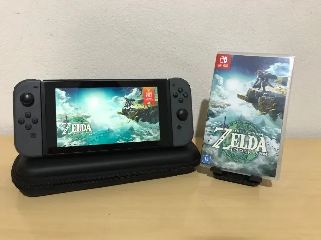 Nintendo Switch OLED 64GB The Legend of Zelda: Tears of the Kingdom Edition  cor verde e dourado e preto