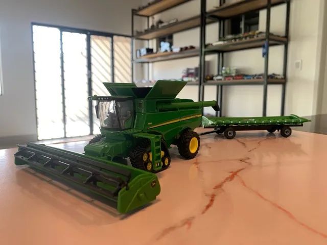 Miniatura colheitadeira John Deere S690 tracked 1/64