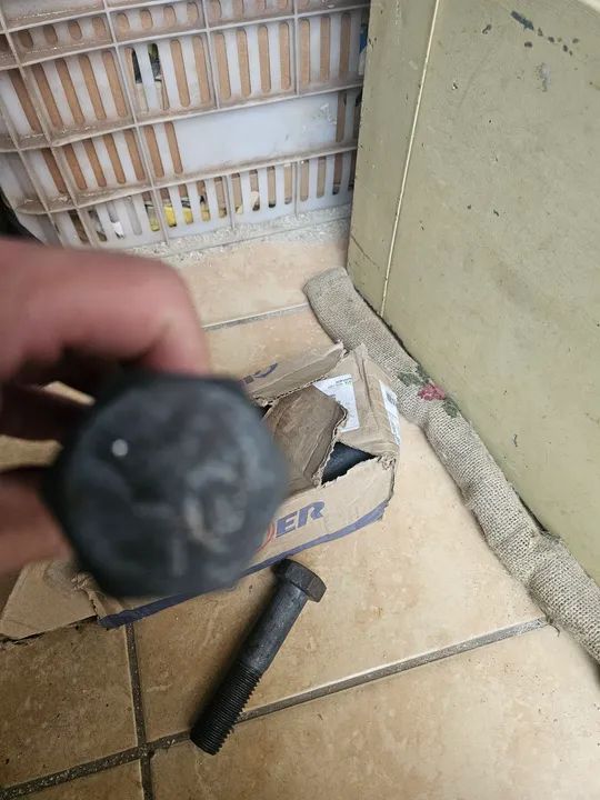 Parafuso sextavado 1x5 aco 10.9 rosca parcial novo - Foto 4