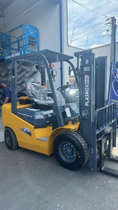 EMPILHADEIRA PLASNOX 2.5T TORRE DUPLEX NOVA DIESEL - Foto 2