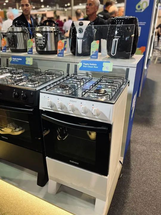 Fogão 4 bocas Itatiaia acendimento manual. 