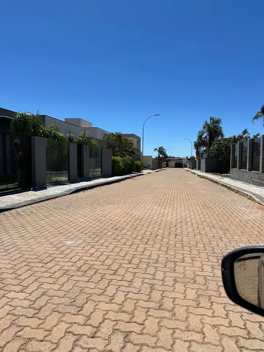 Vendo lote murado e aterrado. Rua da Brasnica. 