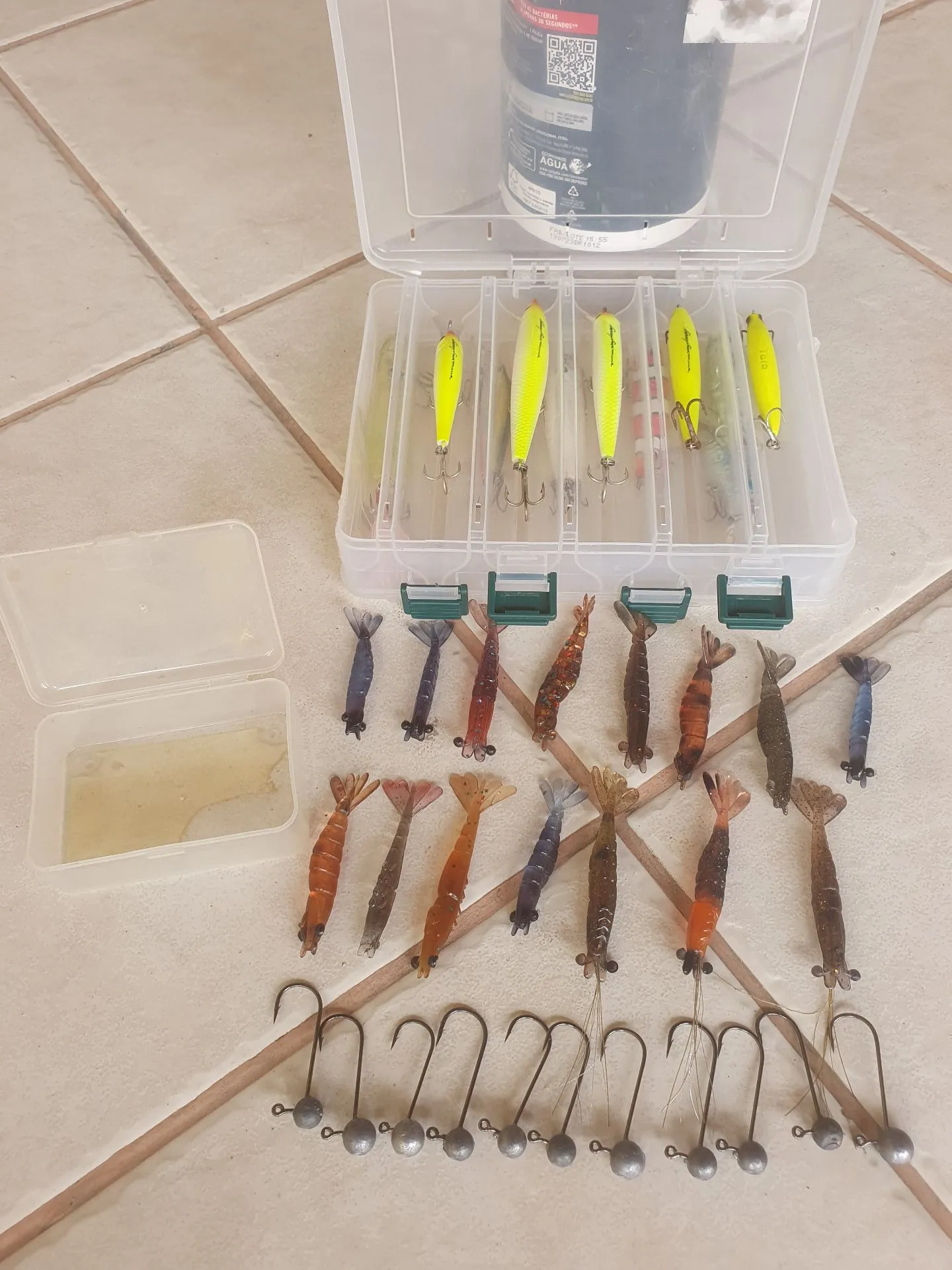 VENDO KIT DE ISCAS TOP, MEIA ÁGUA E CAMARÕES ARTIFICIAIS E JIG HEADS.