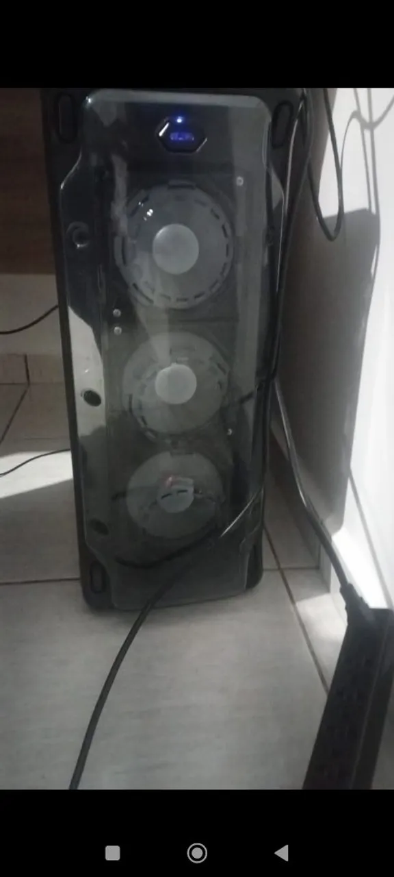 PC Gamer com Water Cooler e Design Moderno