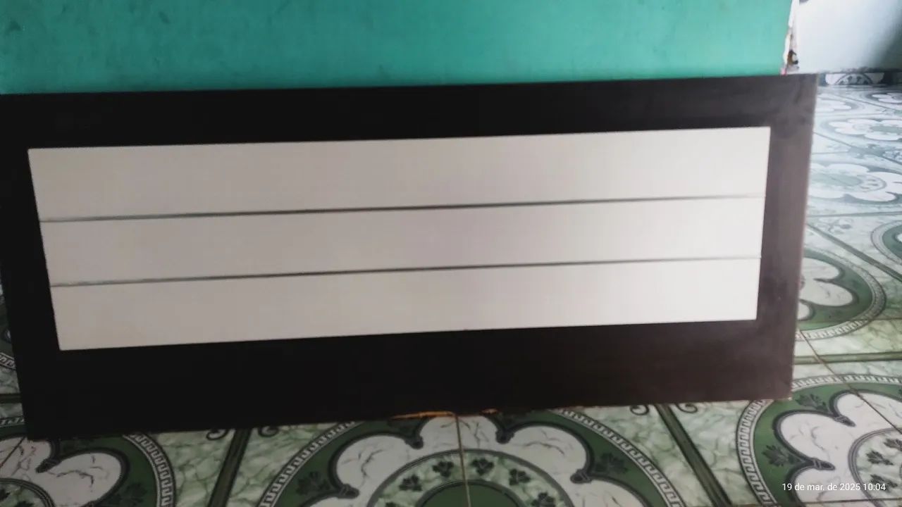 VENDE-SE CABEÇEIRA DE CAMA MODERNA