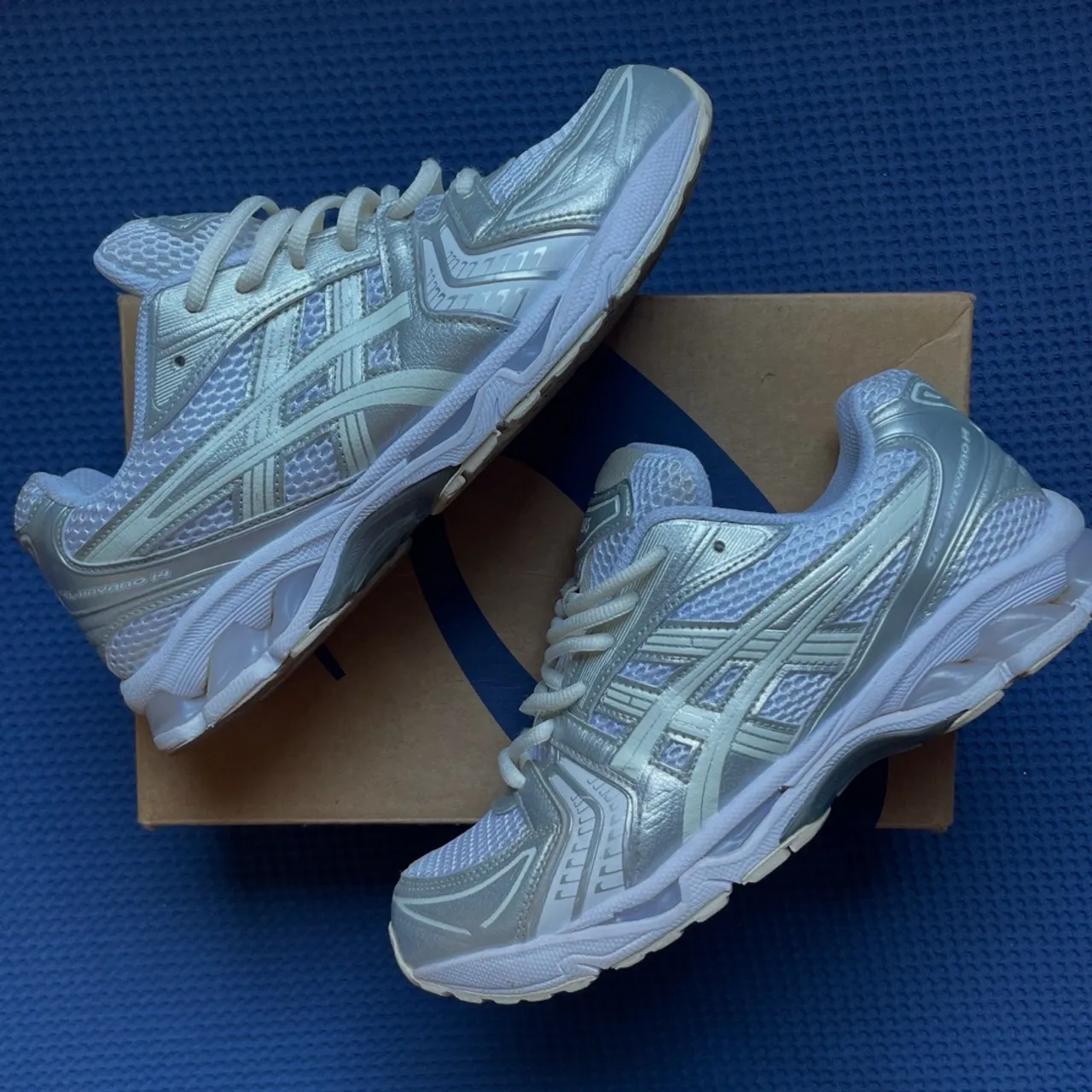 Tênis Asics Gel-Kayano 14 Prateado