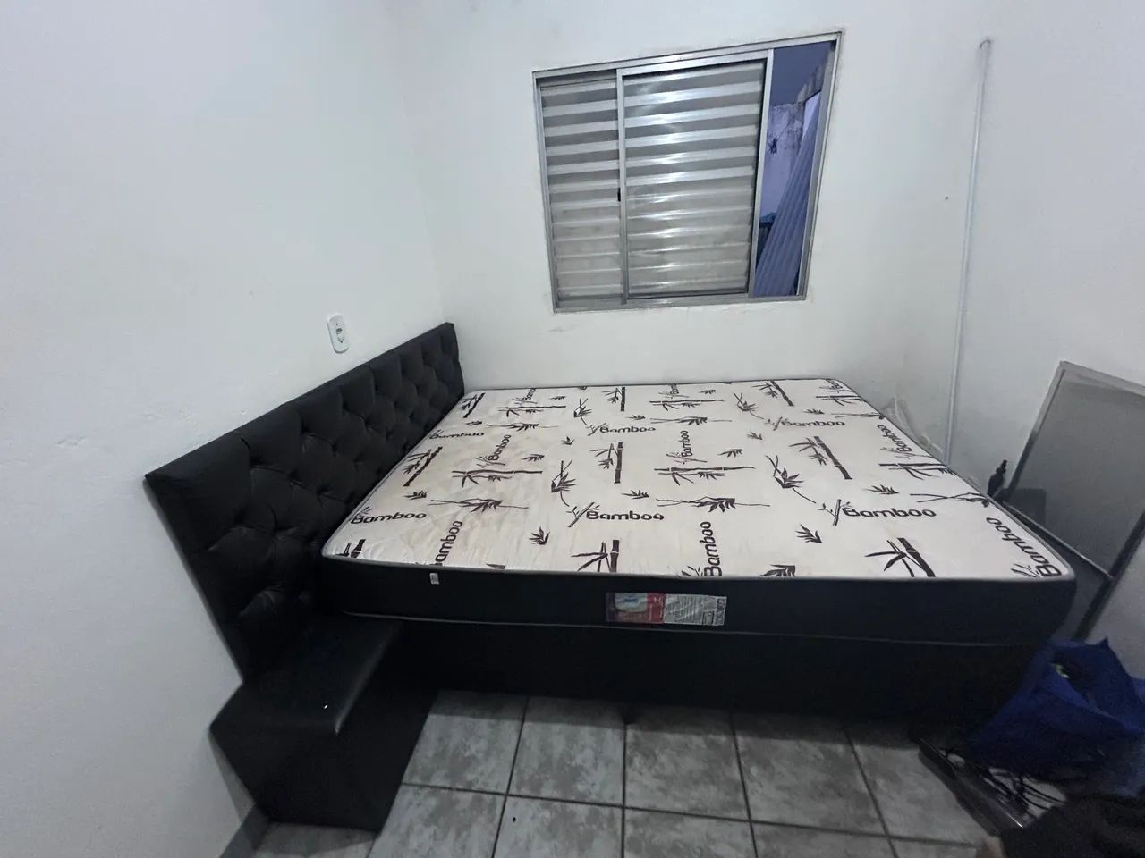 Cama de casal com colchão D65 + cabeceira 