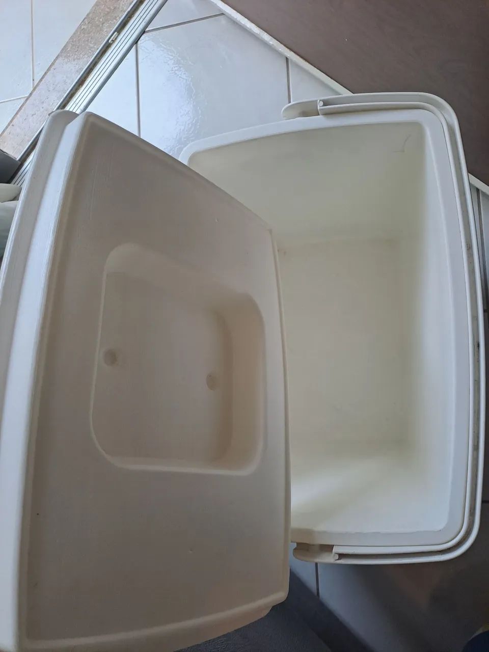 Cooler - caixa térmica + 1 bola de vôlei + 1 bola de futebol - Foto 3