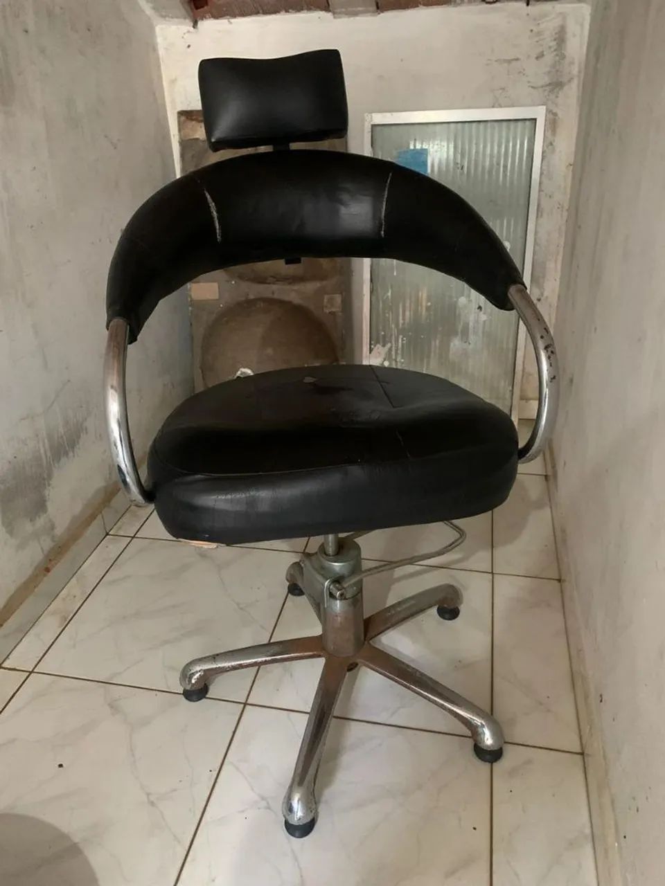 Cadeira para salão de beleza, giratória e com apoio de cabeça