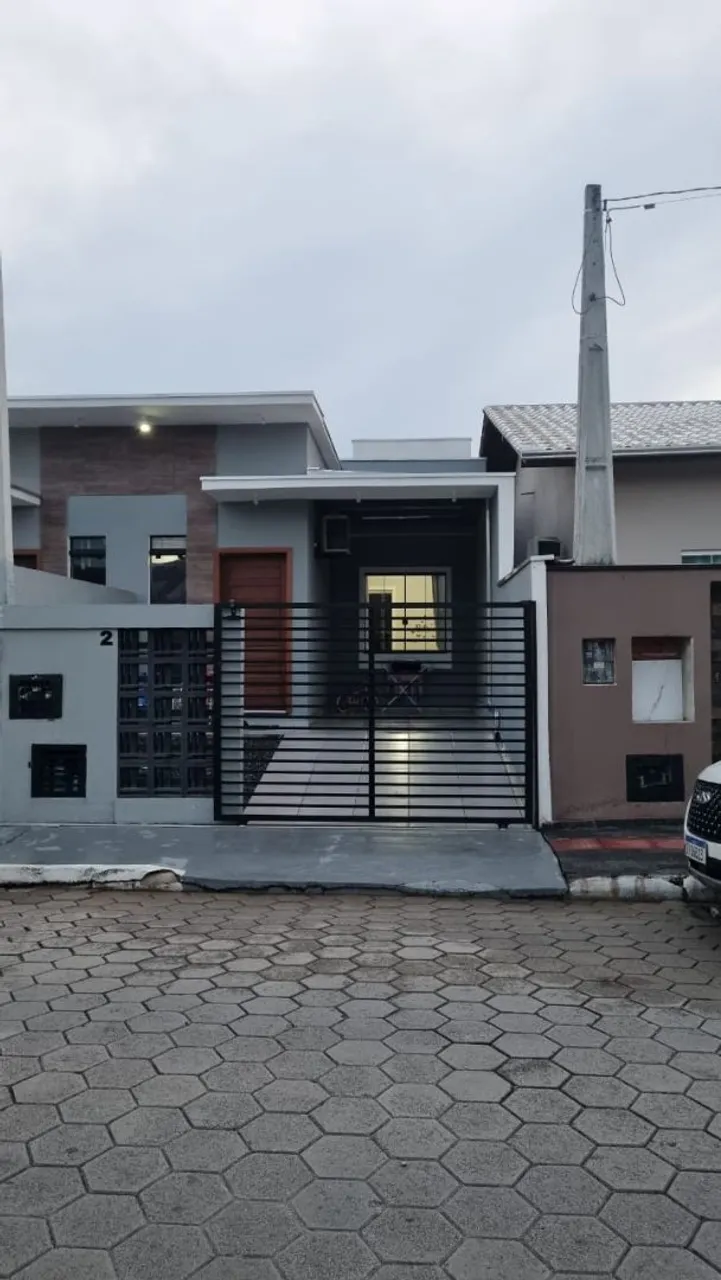 Casa com 2 dormitórios a venda, sendo uma suíte 58,91m2 Bairro Santa Regina