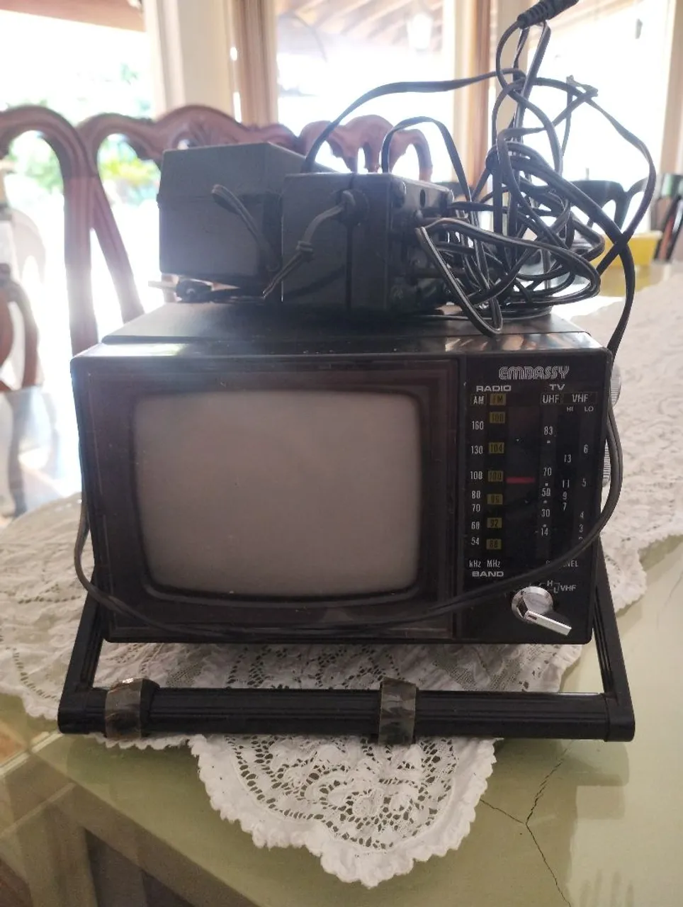 TV Portátil Embasssy com Rádio AM/FM