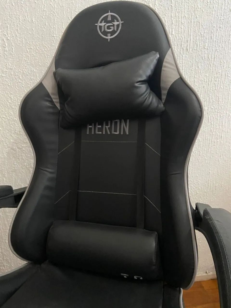 Cadeira Gamer TGT Heron TC, Espuma Moldada, Almofada de Pescoço, Preto e Cinza
