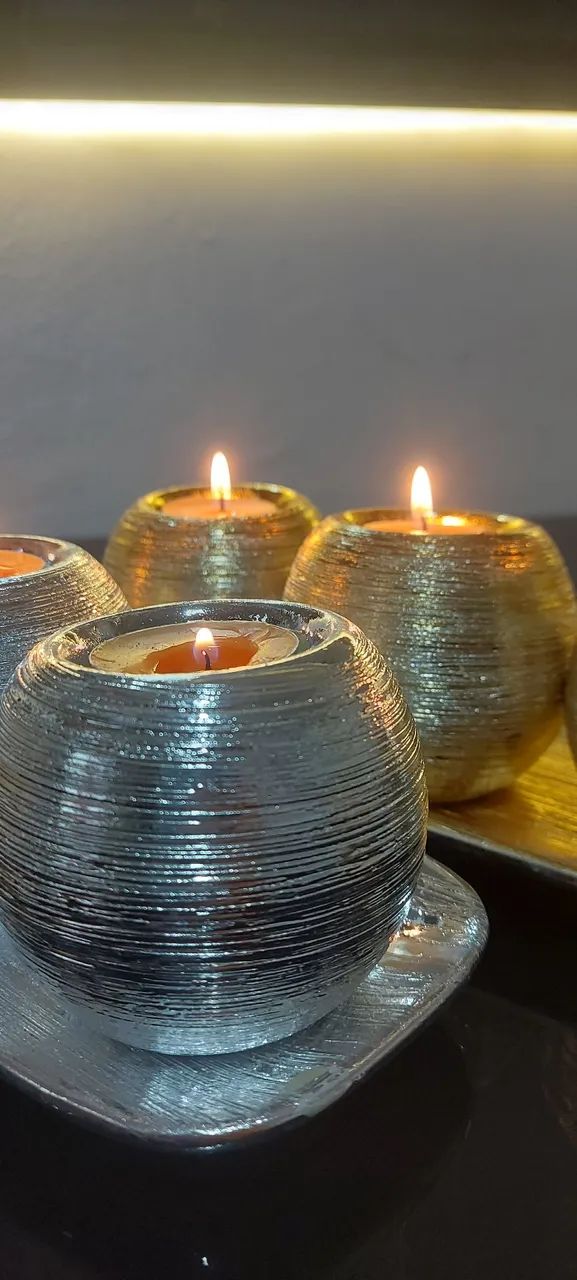 Castiçal de velas em louça revestida - Dourado ou Prateado - Foto 3