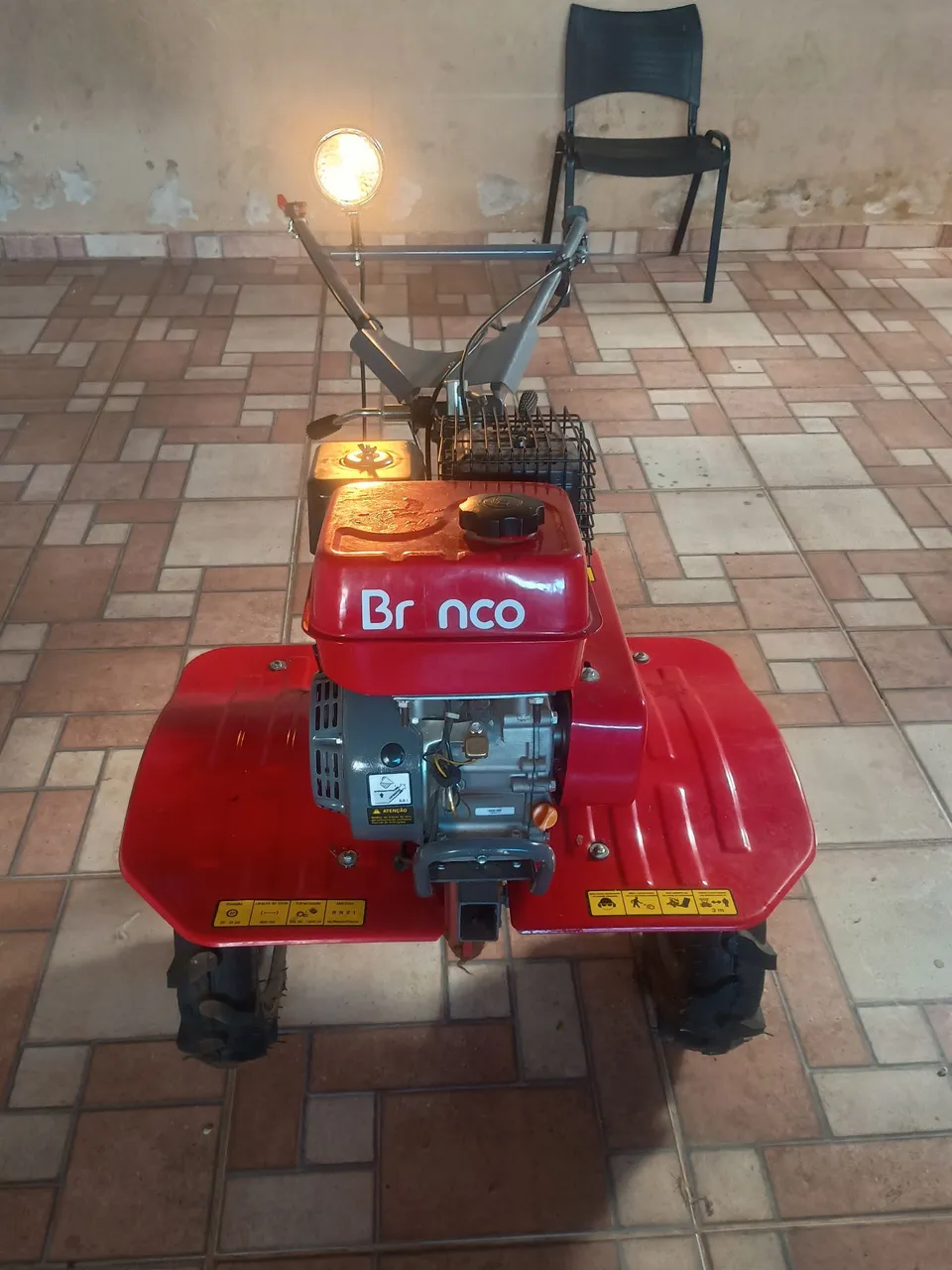 Trator Cortador de Grama Branco