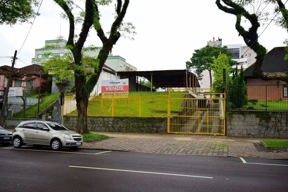 Terreno com 1.216m² bairro Rebouça, próximo ao Hospital Pequeno Principe.