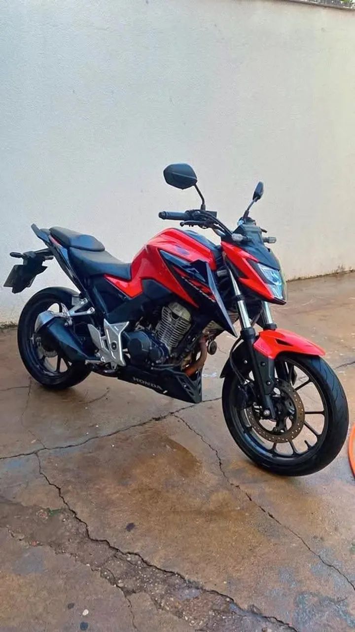 Moto Honda Cb 300f ?