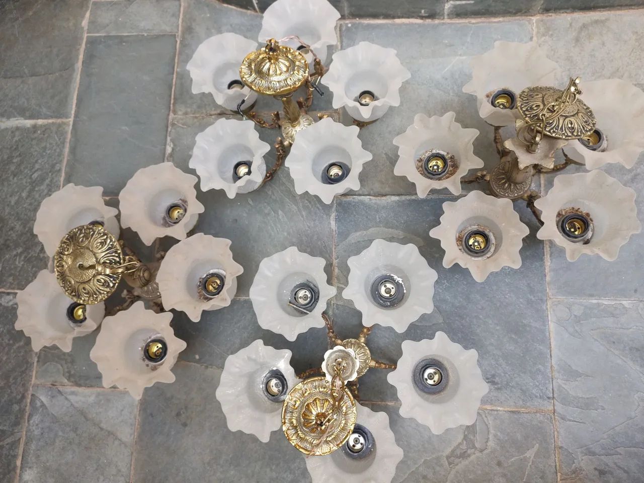 11 Lustre Clássico com 5 Cúpulas de Vidro - Foto 3