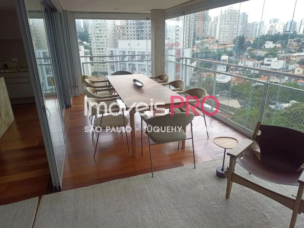 Apartamento na Vila Madalena de 132m² totalmente mobiliado