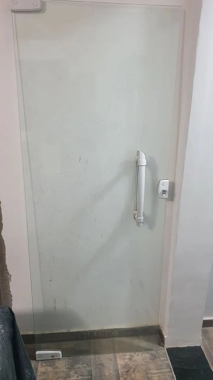 Porta de vidro 8mm completa em perfeito estado - Foto 5