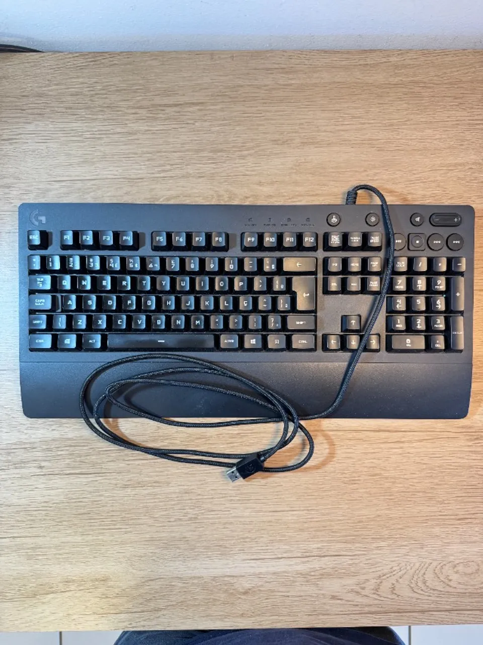 Teclado Gamer Logitech g213