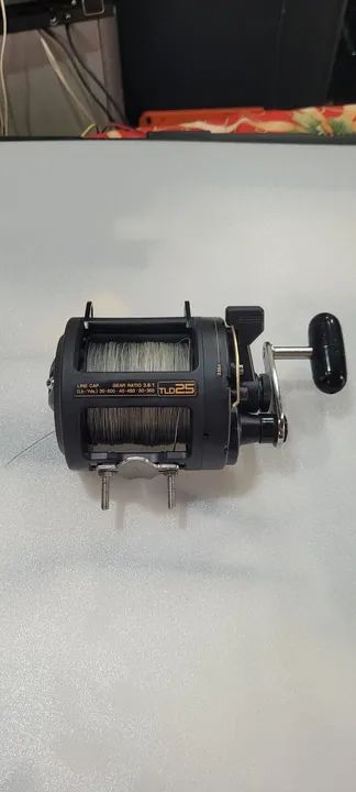 Carretilha shimano TLD-25 ,Preta lado direto 5 rol já c/ 500m de linha  multi filamento