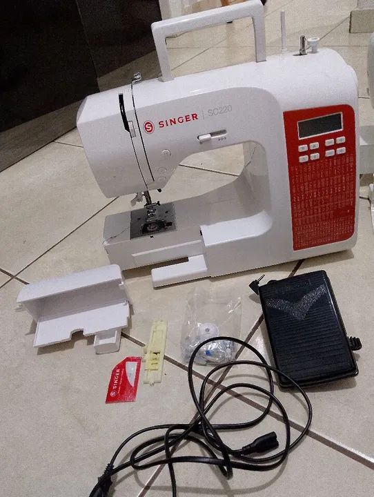Máquina de Costura Singer SC220 - Foto 2